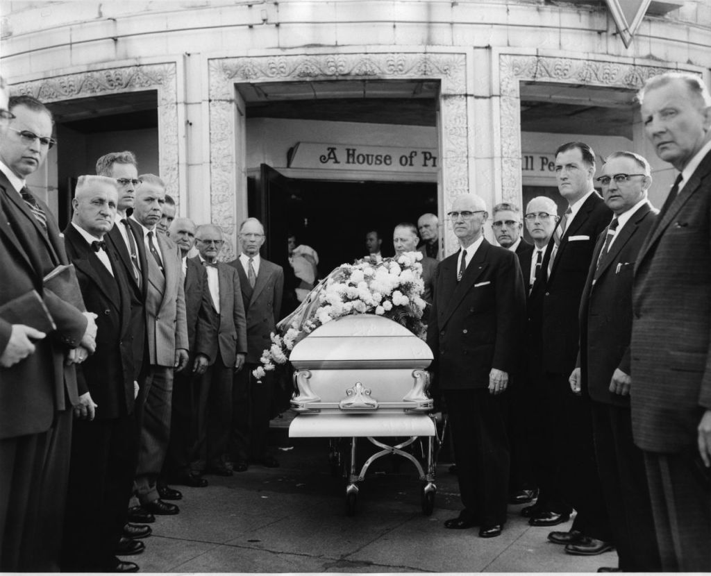 OffilerFuneral3